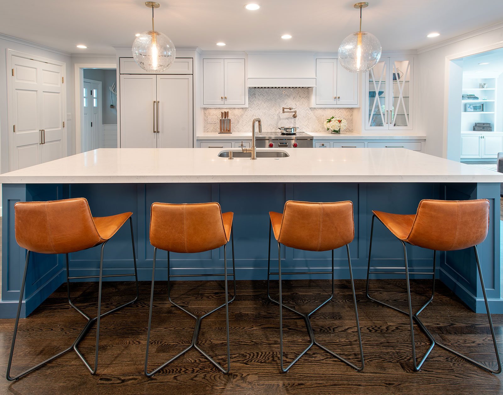 Entertain with Ease: Crafting a Kitchen Perfect for Social Gatherings